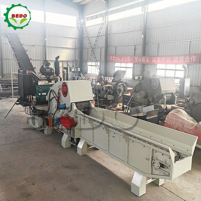 As Customer's Request Wood Chipper Machine with Hydraulic Motor Feed Conveyor Length and CE Certificate