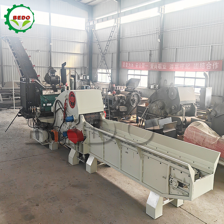 As Customer's Request Wood Chipper Machine with Hydraulic Motor Feed Conveyor Length and CE Certificate