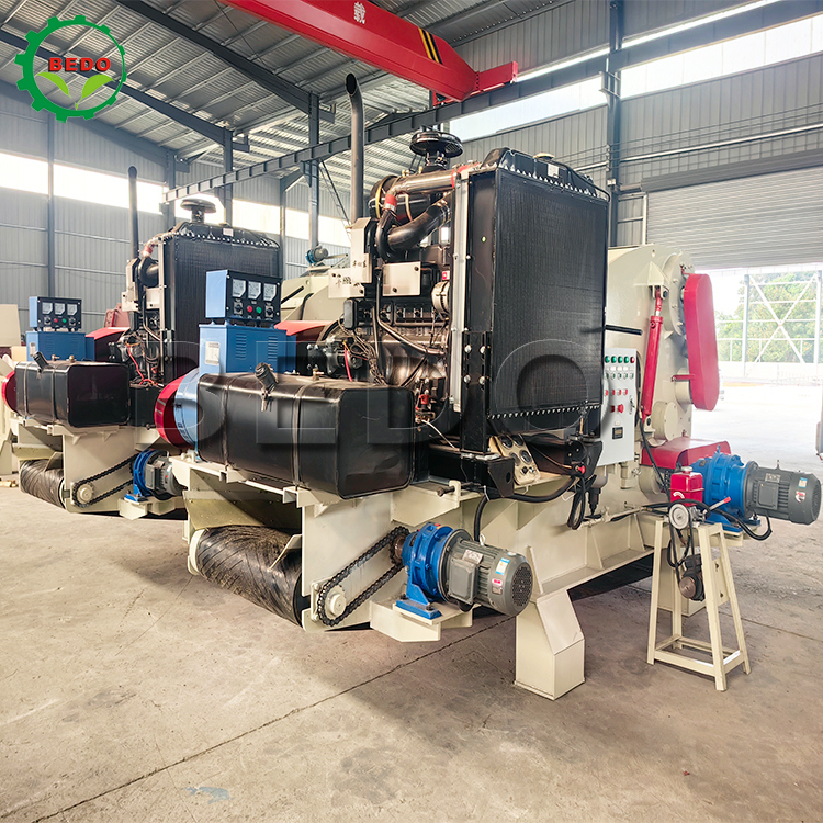 Μηχανή ντίζελ 235HP Μηχανή θραύσης ξύλου Μεγάλη κλίμακα Επεξεργασία ξύλου βαρύ φορτίο τύπου τύπου ντραμ