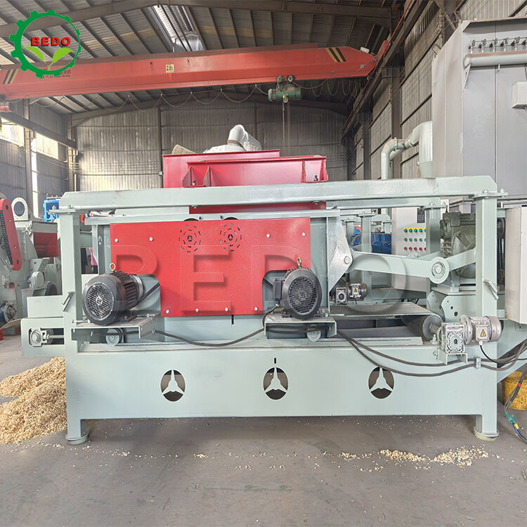1-10mm Ρυθμιζόμενη Μηχανή Ξύλου 7,5kw Κύριος άξονας 800kg/h Χωρητικότητα Μονάδα παραγωγής