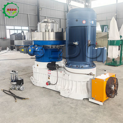 5000kg βάρος PLC ελεγχόμενο μύλο πελετών ξύλου με αντλία ταχυτήτων 0,15kw