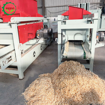 Βιομηχανικό μηχάνημα σφυρίσματος ξύλου με ισχύ 7.5kw*4 κύριο άξονα για 1-2mm σφυρίσματος πάχος και 3600r/min ταχύτητα περιστροφής